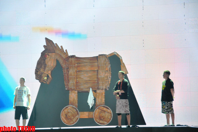 В "Baku Crystal Hall" состоялась первая репетиция участника «Евровидения 2012» (фотосессия)