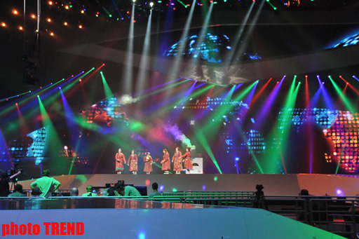 «Бурановские бабушки» с печкой зажгли на сцене  "Baku Crystal Hall" (фотосессия)