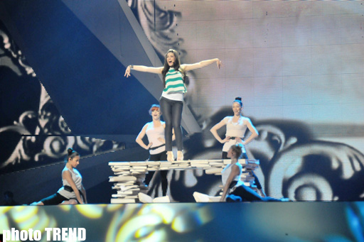 Зажигательная композиция и хореография на сцене  "Baku Crystal Hall" (фотосессия)