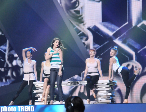 Зажигательная композиция и хореография на сцене  "Baku Crystal Hall" (фотосессия)