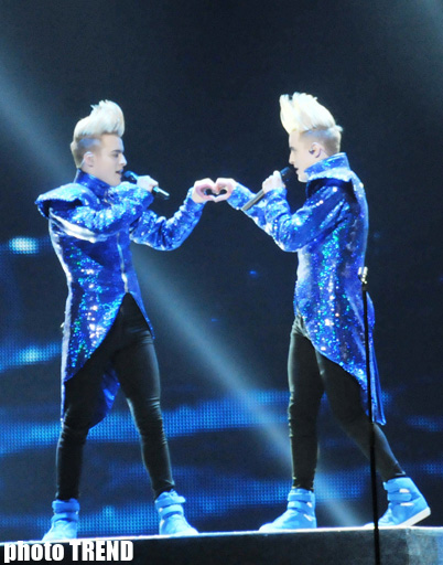 Гиперактивные близнецы на сцене "Baku Crystal Hall" (ФОТО)
