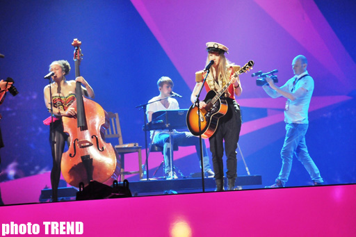 Участница "Евровидения" от Дании надеется, что ее песня дойдет до каждого сердца (ФОТО)