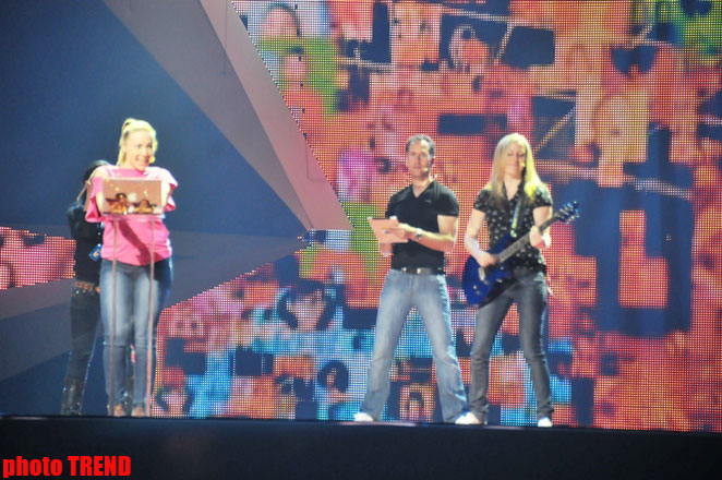 "Песня о социальных сетях" на сцене  "Baku Crystal Hall" (фотосессия)