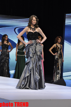 В Баку состоялось дефиле Фахрии Халафовой, посвященное «Евровидению 2012» (фотосессия)