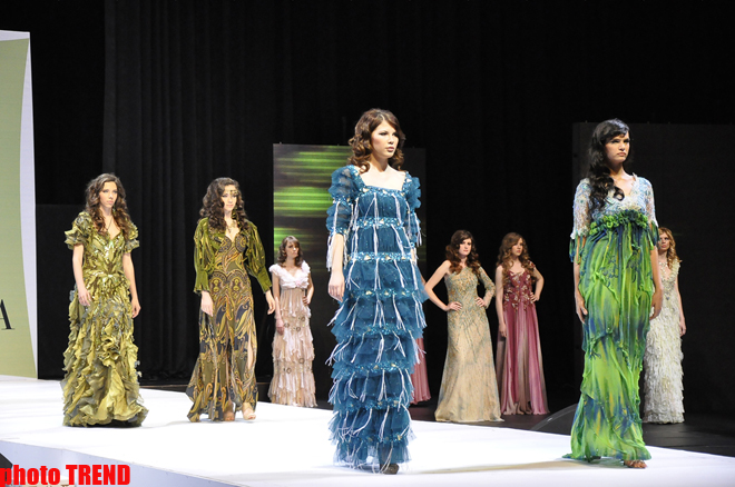 В Баку состоялось дефиле Фахрии Халафовой, посвященное «Евровидению 2012» (фотосессия)