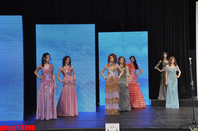 В Баку состоялось дефиле Фахрии Халафовой, посвященное «Евровидению 2012» (фотосессия)