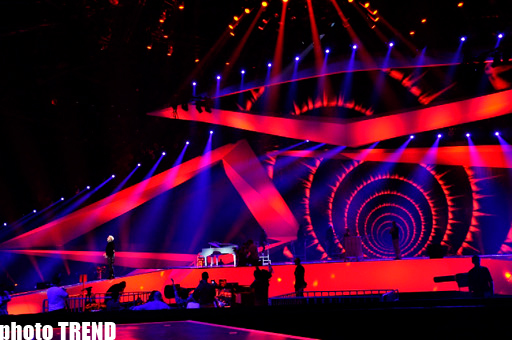 Представитель Грузии на "Евровидении-2012" с сестрой на сцене "Baku Crystal Hall" (фотосессия)