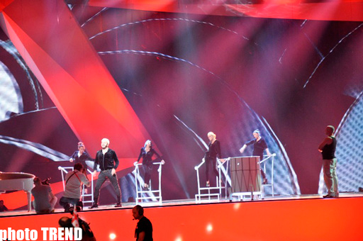 Представитель Грузии на "Евровидении-2012" с сестрой на сцене "Baku Crystal Hall" (фотосессия)