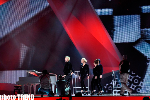 Представитель Грузии на "Евровидении-2012" с сестрой на сцене "Baku Crystal Hall" (фотосессия)