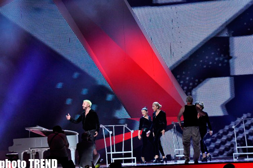 Представитель Грузии на "Евровидении-2012" с сестрой на сцене "Baku Crystal Hall" (фотосессия)