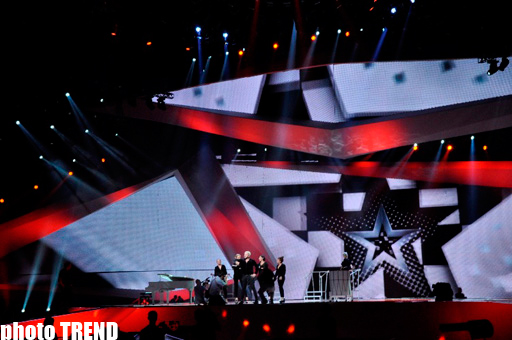 Представитель Грузии на "Евровидении-2012" с сестрой на сцене "Baku Crystal Hall" (фотосессия)