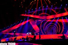 Представитель Грузии на "Евровидении-2012" с сестрой на сцене "Baku Crystal Hall" (фотосессия)