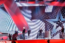 Представитель Грузии на "Евровидении-2012" с сестрой на сцене "Baku Crystal Hall" (фотосессия)