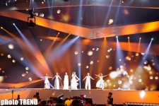 Самая юная участница "Евровидения" Ева на сцене "Baku Crystal Hall" (фотосессия)