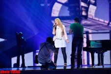 Очарованная красотой Баку на сцене  "Baku Crystal Hall" (фотосессия)