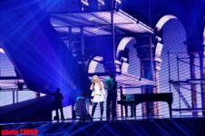 Очарованная красотой Баку на сцене  "Baku Crystal Hall" (фотосессия)