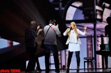 Очарованная красотой Баку на сцене  "Baku Crystal Hall" (фотосессия)