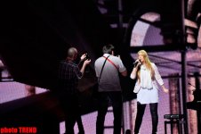 Очарованная красотой Баку на сцене  "Baku Crystal Hall" (фотосессия)