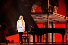 Очарованная красотой Баку на сцене  "Baku Crystal Hall" (фотосессия)