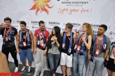 Акробатическое выступление на пресс-конференции представительницы Франции на «Евровидении 2012» (фото)