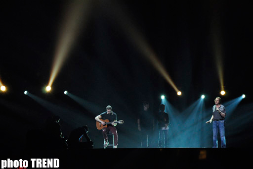 "Король романса" Энгельберт Хампердинк на сцене "Baku Crystal Hall" (фотосессия)
