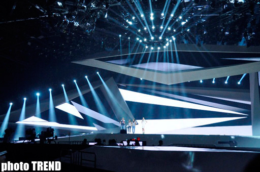 Финалистка "Евровидения 2012"  Нина Дзилли на сцене "Baku Crystal Hall" (фотосессия)