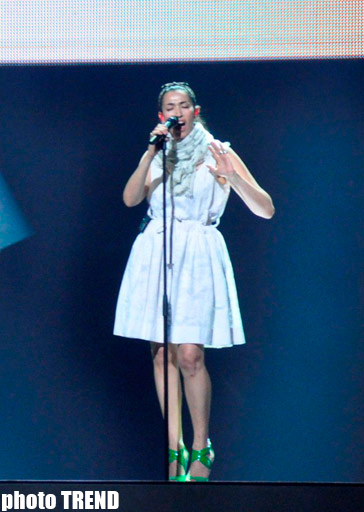 Финалистка "Евровидения 2012"  Нина Дзилли на сцене "Baku Crystal Hall" (фотосессия)