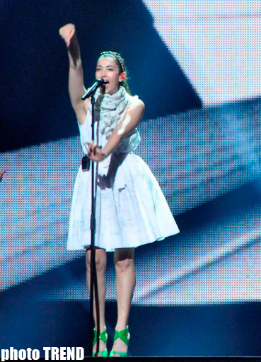 Финалистка "Евровидения 2012"  Нина Дзилли на сцене "Baku Crystal Hall" (фотосессия)