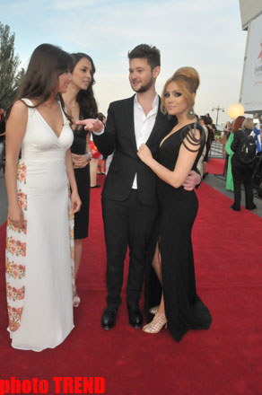 Грандиозная церемония открытия "Евровидения 2012" в "Евроклубе" - звезды на красной дорожке  (фотосессия)