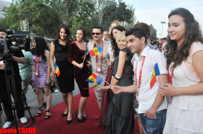 Грандиозная церемония открытия "Евровидения 2012" в "Евроклубе" - звезды на красной дорожке  (фотосессия)