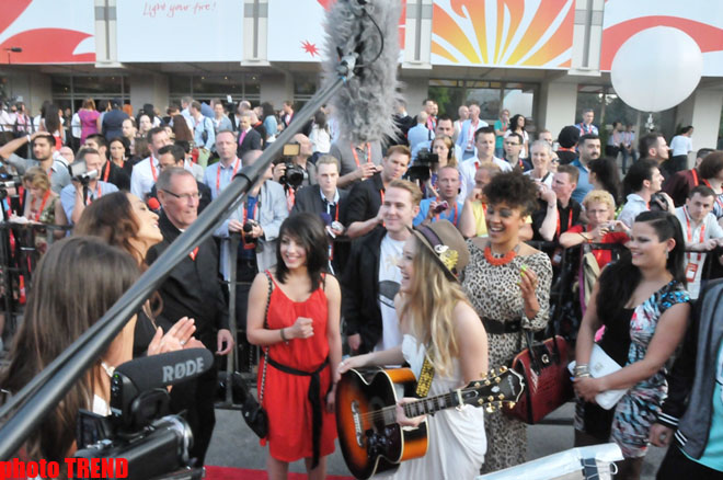 Грандиозная церемония открытия "Евровидения 2012" в "Евроклубе" - звезды на красной дорожке  (фотосессия)