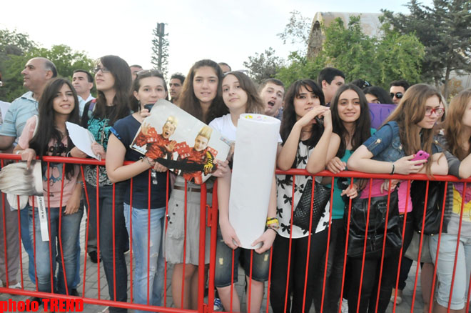 Грандиозная церемония открытия "Евровидения 2012" в "Евроклубе" - звезды на красной дорожке  (фотосессия)