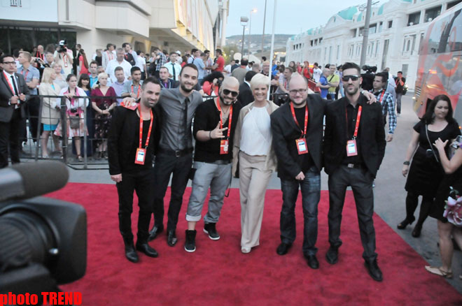 Грандиозная церемония открытия "Евровидения 2012" в "Евроклубе" - звезды на красной дорожке  (фотосессия)