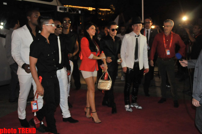 Грандиозная церемония открытия "Евровидения 2012" в "Евроклубе" - звезды на красной дорожке  (фотосессия)