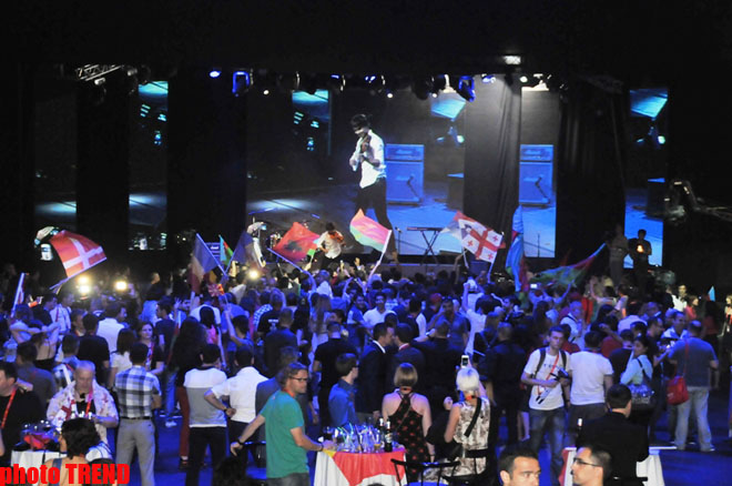 Грандиозная церемония открытия "Евровидения 2012" в "Евроклубе" - звезды на красной дорожке  (фотосессия)