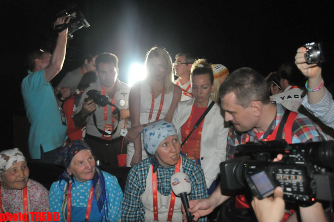 Грандиозная церемония открытия "Евровидения 2012" в "Евроклубе" - звезды на красной дорожке  (фотосессия)