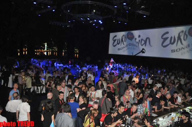 Грандиозная церемония открытия "Евровидения 2012" в "Евроклубе" - звезды на красной дорожке  (фотосессия)