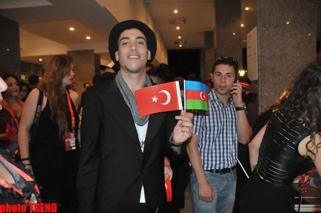 Грандиозная церемония открытия "Евровидения 2012" в "Евроклубе" - звезды на красной дорожке  (фотосессия)