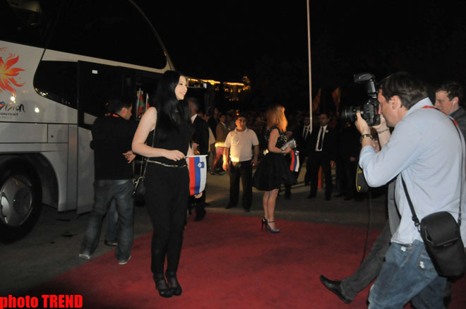 Грандиозная церемония открытия "Евровидения 2012" в "Евроклубе" - звезды на красной дорожке  (фотосессия)