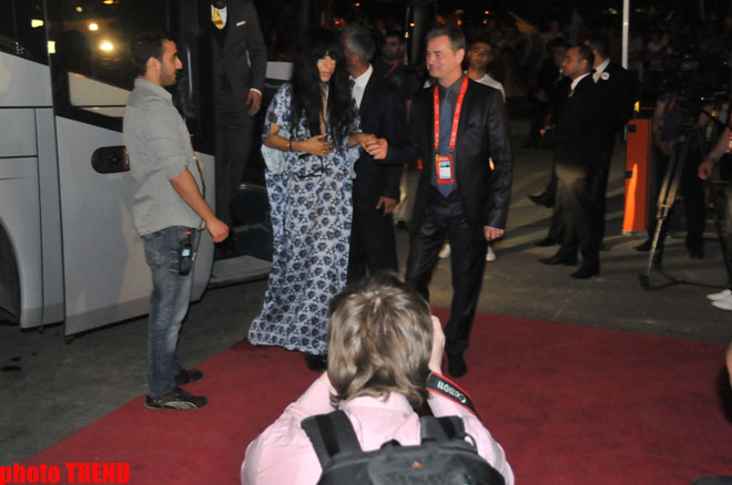 Грандиозная церемония открытия "Евровидения 2012" в "Евроклубе" - звезды на красной дорожке  (фотосессия)