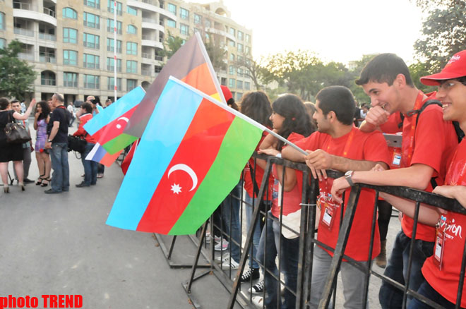 Грандиозная церемония открытия "Евровидения 2012" в "Евроклубе" - звезды на красной дорожке  (фотосессия)