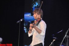 Грандиозная церемония открытия "Евровидения 2012" в "Евроклубе" - звезды на красной дорожке  (фотосессия)