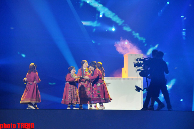 Участники "Евровидения 2012" в сценическом наряде провели открытую репетицию – первый полуфинал (фотосессия)