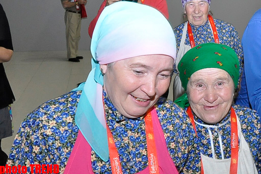 "Бурановские бабушки" создали в пресс-центре "Baku Crystal Hall" настоящий ажиотаж (фото)