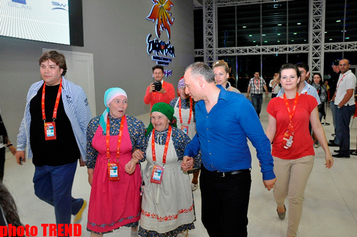 "Бурановские бабушки" создали в пресс-центре "Baku Crystal Hall" настоящий ажиотаж (фото)