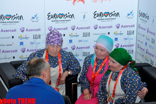 "Бурановские бабушки" создали в пресс-центре "Baku Crystal Hall" настоящий ажиотаж (фото)