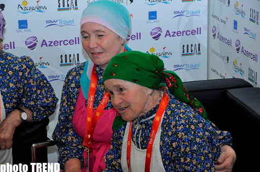 "Бурановские бабушки" создали в пресс-центре "Baku Crystal Hall" настоящий ажиотаж (фото)