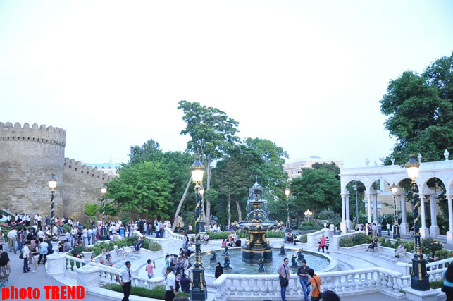 "Неделя музыки и народного искусства" в Баку (фотосессия)