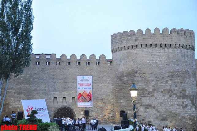 "Неделя музыки и народного искусства" в Баку (фотосессия)