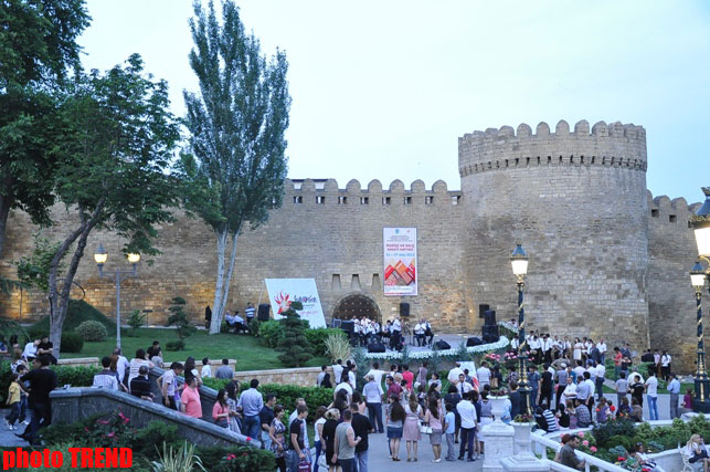 "Неделя музыки и народного искусства" в Баку (фотосессия)